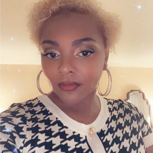 Meet your Posher, Samonia